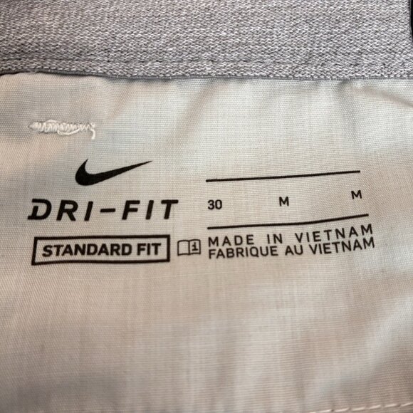 Nike Standard Fit Shorts NEW Mens 30 Gray Flex Waist Zip Close Pockets Golf - Picture 2 of 10